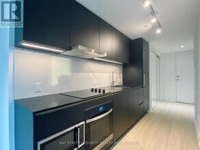 8-3708 Wellesley St W in Toronto, ON - Building Photo - Building Photo