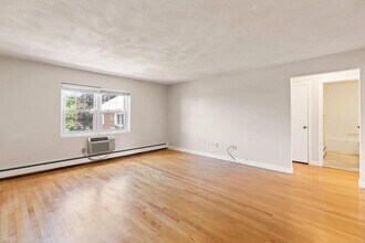 138 Emerson Gardens Rd in Lexington, MA - Building Photo - Building Photo