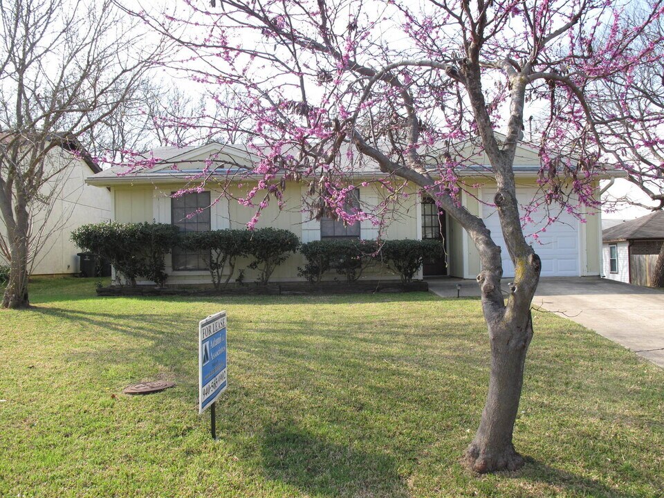 1037 Ramey Cir in Denton, TX - Building Photo