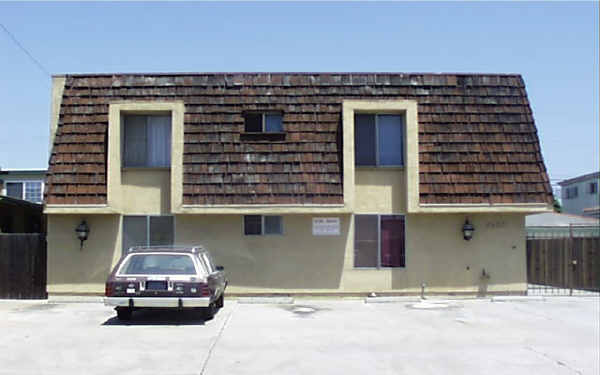 4653 Bancroft St in San Diego, CA - Building Photo - Building Photo