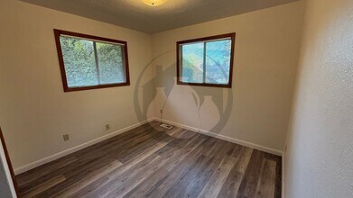 4560-4570-4570 4th Pl N in Keizer, OR - Building Photo - Building Photo