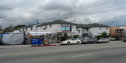 8819-8823 Lankershim Blvd in Sun Valley, CA - Building Photo - Building Photo