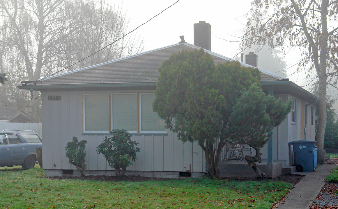 1614 4th Ave NW in Puyallup, WA - Building Photo