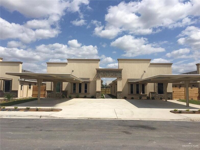 704 E Myrtle Beach Ave, Unit 4 in McAllen, TX - Building Photo