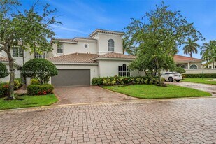 896 Spinnaker Dr in Hollywood, FL - Building Photo