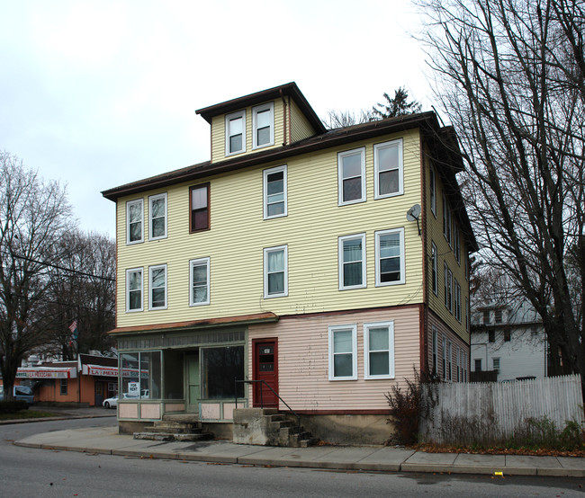 369 Valley St in Willimantic, CT - Building Photo - Building Photo