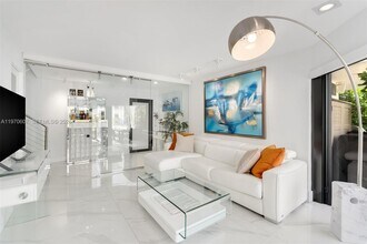 3560 W Fairview St in Miami, FL - Building Photo - Building Photo