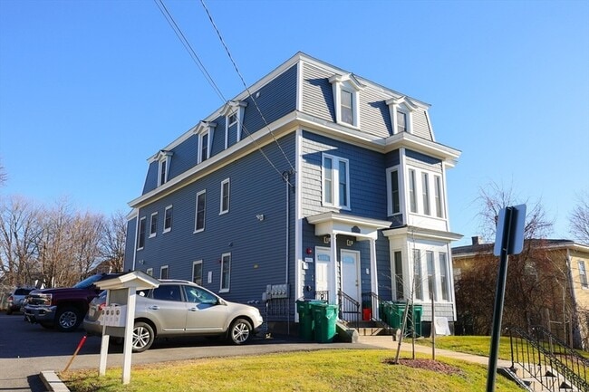 29-33-33 Highland Ave, Unit 3 in Fitchburg, MA - Building Photo - Building Photo