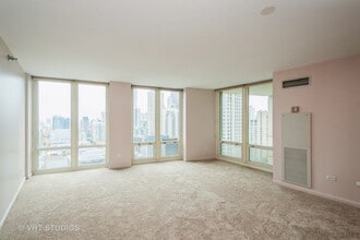 900 W Washington Blvd, Unit 32E in Chicago, IL - Building Photo - Building Photo
