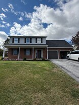 1560 Buttercup Dr in Chambersburg, PA - Building Photo