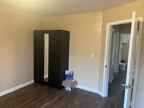 1423 W 106th St in Los Angeles, CA - Building Photo - Building Photo