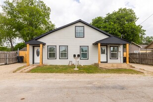 203 Park St in Cleburne, TX - Building Photo