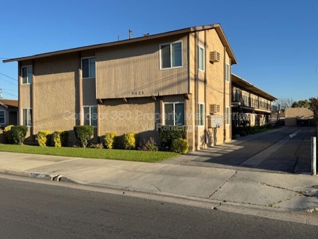 9421 Cedar St in Bellflower, CA - Building Photo - Building Photo