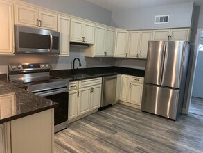 2129 Crittenden Dr in Louisville, KY - Building Photo - Building Photo