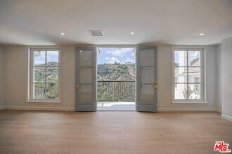2627 Wallingford Dr in Beverly Hills, CA - Building Photo - Building Photo