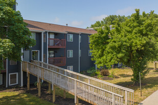 Leonard East Apartments