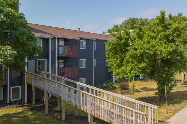 Leonard East Apartments