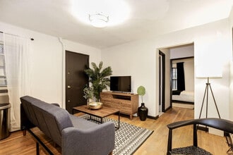 120 W 71st St in New York, NY - Building Photo - Building Photo