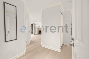 12036 100th Ave NE in Kirkland, WA - Building Photo