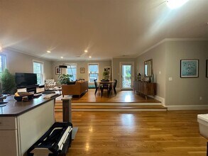 22 Linden Ave, Unit 2 in Somerville, MA - Foto de edificio - Building Photo