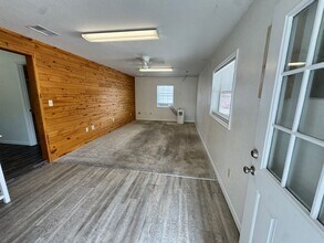 306 N Iona Ave in Fruitland Park, FL - Foto de edificio - Building Photo