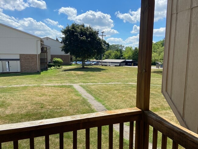 30052 W 12 Mile Rd, Unit 65 in Farmington Hills, MI - Building Photo - Building Photo