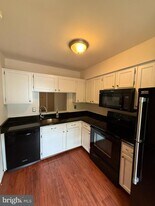 15066 Maple Glen Ct in Montclair, VA - Building Photo
