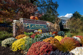 LeSilve Apartments in Middleton, WI - Foto de edificio - Building Photo