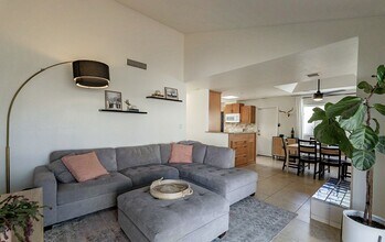 13829 N 43rd St in Phoenix, AZ - Building Photo - Building Photo
