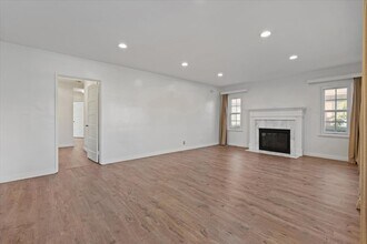 336 W Hillcrest Blvd in Inglewood, CA - Building Photo - Building Photo