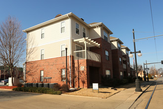 Argenta Square Apartments in North Little Rock, AR - Building Photo - Building Photo