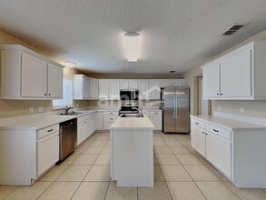 8051 Foxdale Dr in Jacksonville, FL - Building Photo - Building Photo