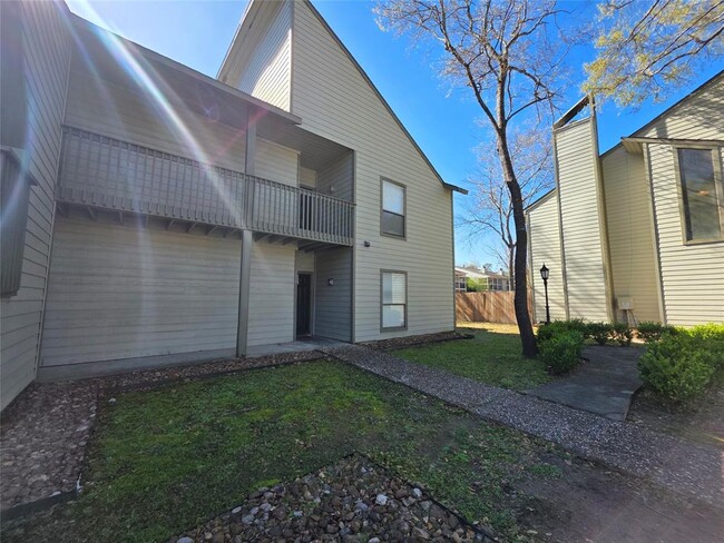 property at 17417 Red Oak Dr