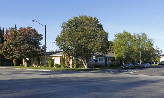 ARROYO APARTMENTS in Santa Clara, CA - Building Photo - Building Photo