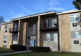 Coolidge Oaks Apartments in Oak Park, MI - Building Photo - Building Photo