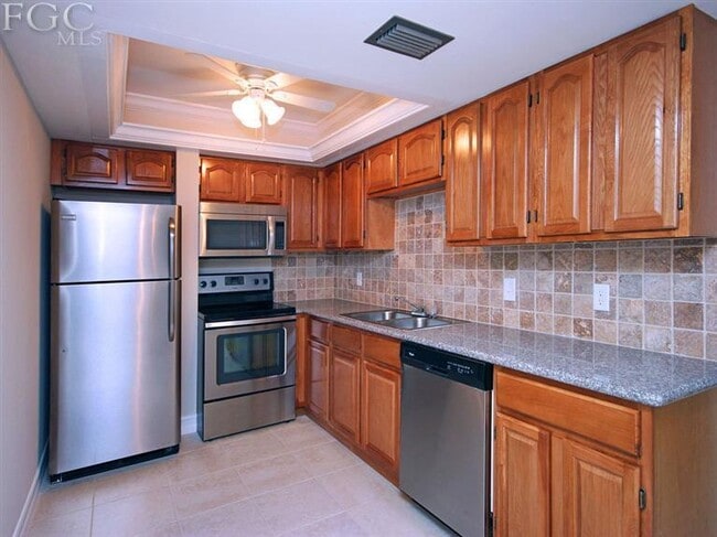 12501 McGregor Blvd, Unit Maple Gardens in Ft. Myers, FL - Foto de edificio - Building Photo