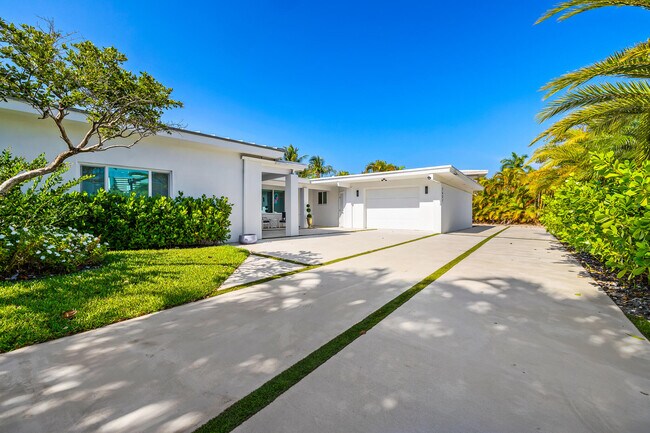 property at 1627 Seabreeze Blvd