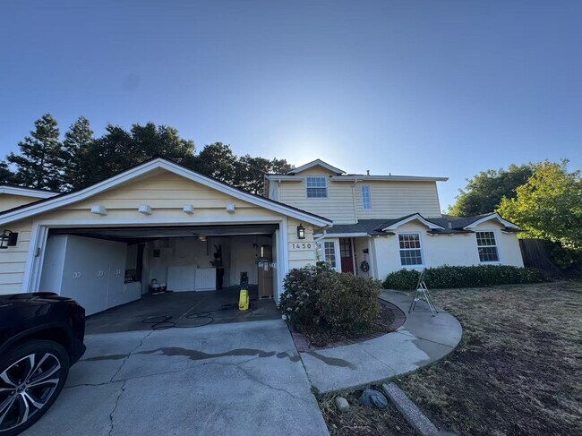 1450 Meadow Ln in Mountain View, CA - Building Photo - Building Photo