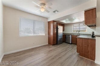 7200 W Pirates Cove Rd in Las Vegas, NV - Building Photo - Building Photo