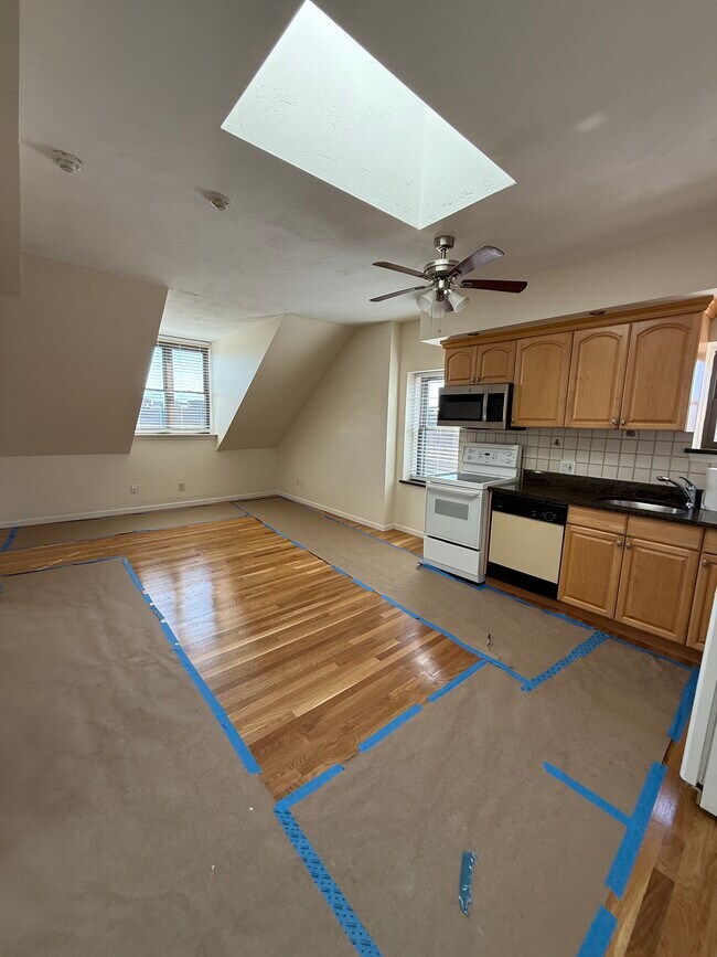 683 Tremont St, Unit 3 in Boston, MA - Foto de edificio - Building Photo
