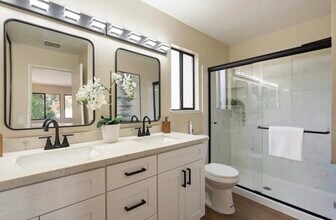 211 River Run Cir in Sacramento, CA - Foto de edificio - Building Photo