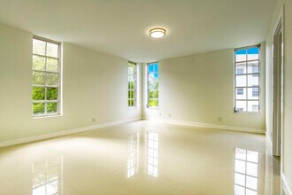 535 Oaks Dr in Pompano Beach, FL - Building Photo - Building Photo