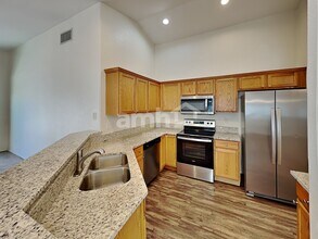 7856 S Splinter Way in Tucson, AZ - Building Photo - Building Photo