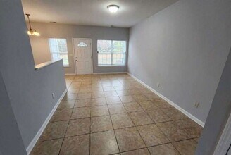 385 Brookview Dr in Riverdale, GA - Building Photo - Building Photo