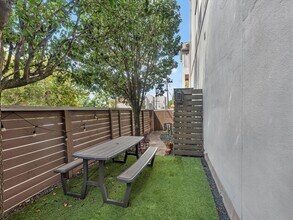 3421 Gillespie St in Houston, TX - Building Photo - Building Photo