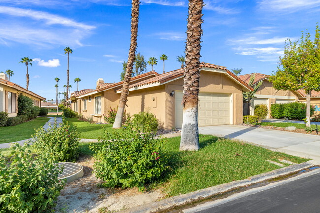 220 La Paz Way in Palm Desert, CA - Building Photo - Building Photo