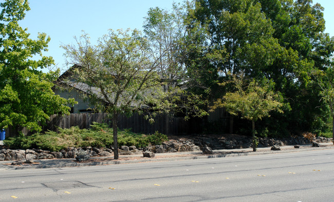 1830 Mission Blvd in Santa Rosa, CA - Building Photo - Building Photo