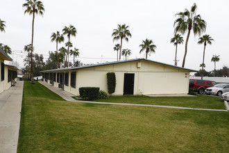 Villa La Jolla in Bakersfield, CA - Building Photo - Building Photo