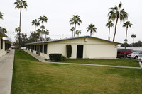 Villa La Jolla in Bakersfield, CA - Foto de edificio - Building Photo