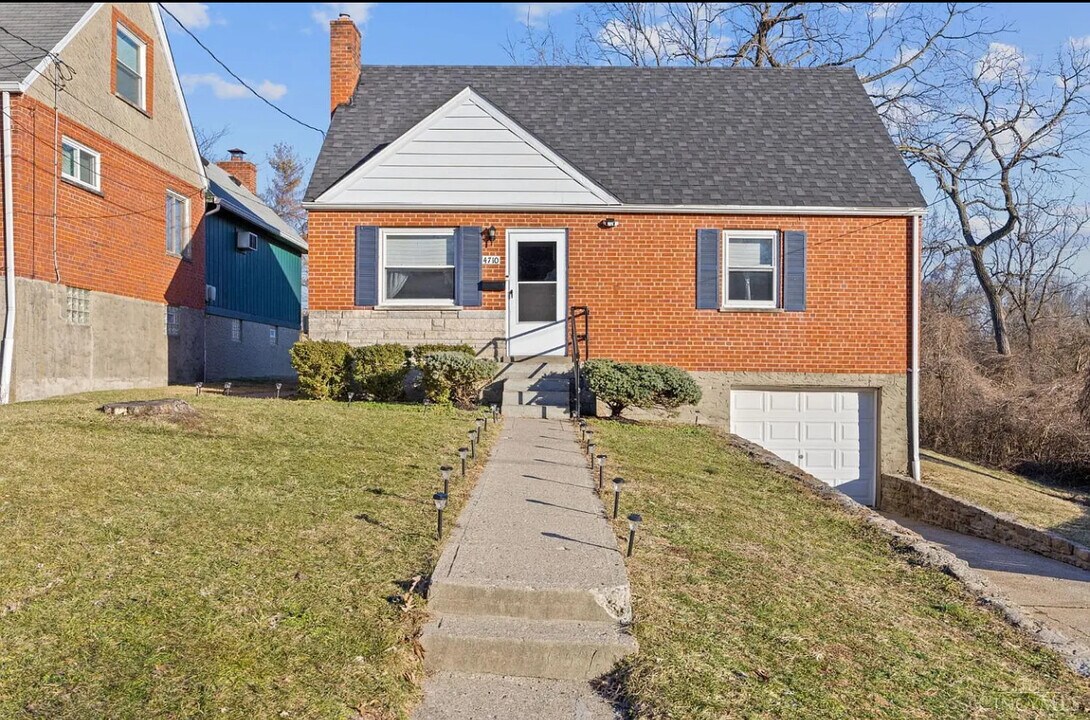 4710 Hardwick Dr in Cincinnati, OH - Building Photo